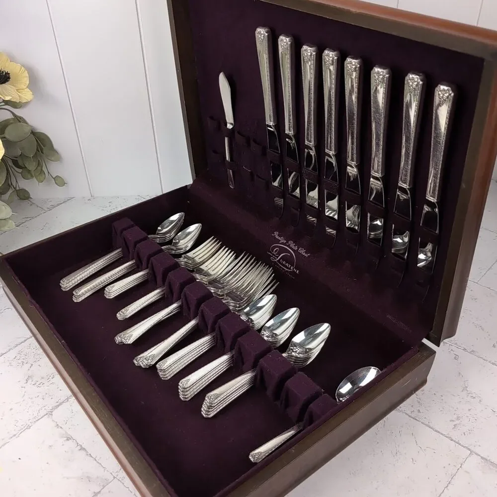 Vintage Oneida Prestige BORDEAUX 1945 Silverplate 50 Pieces + Storage Box